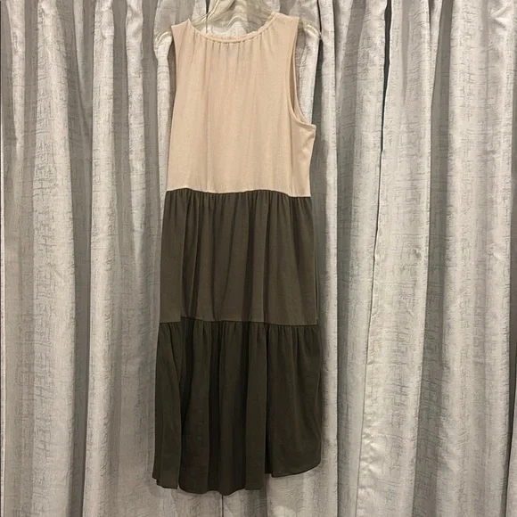 Sleeveless Tiered Dress in Cream and Olive - Picture 4 of 4